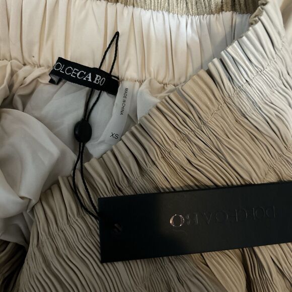 NWT DOLCE Cabo Faux Leather Pleated Skirt Ruching Detail Beige Women's Size XS - Picture 4 of 9